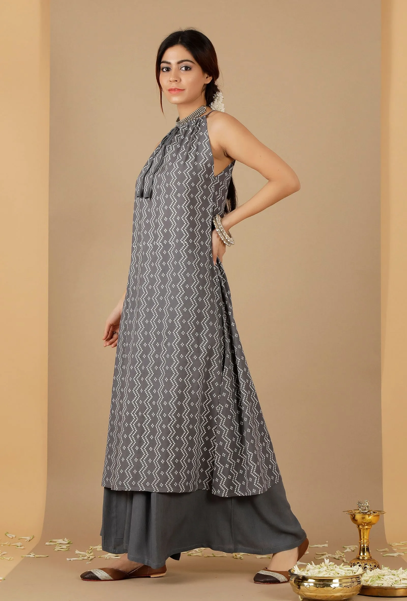 Set Of 2: Grey Bandhani Halter Neck Kurta & Flared Pants